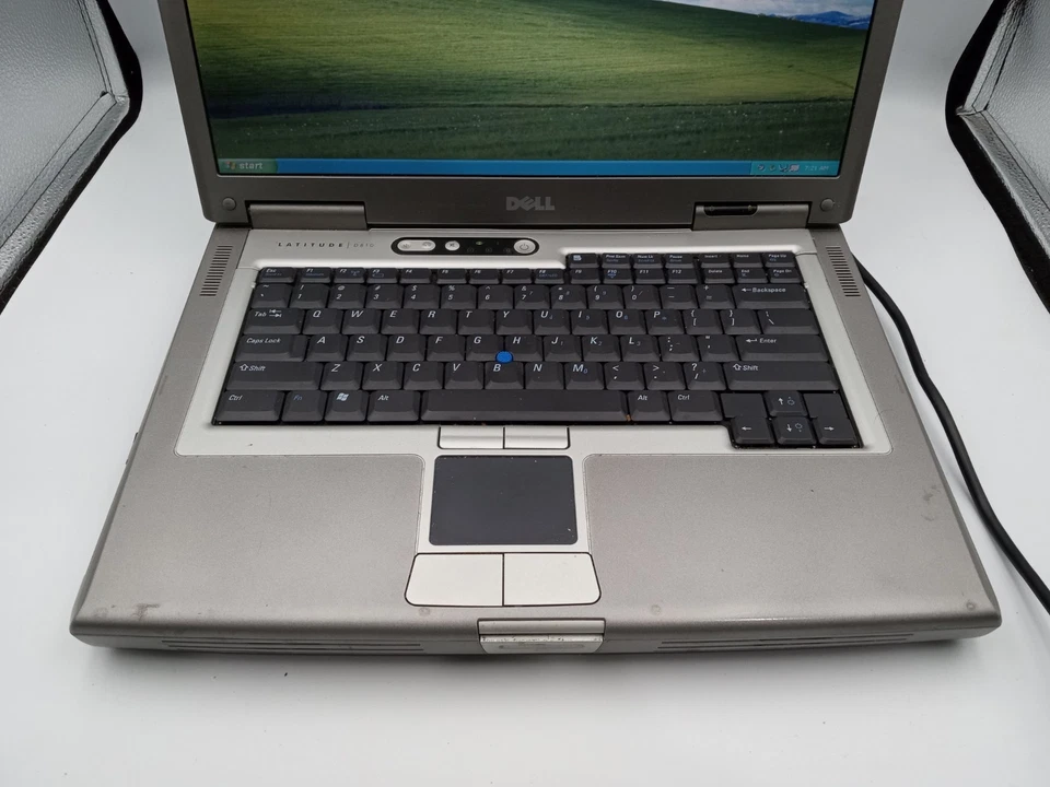 Dell Latitude D810 Intel Pentium 2GB RAM 60GB HDD Windows XP - READ -RR - Image 2 of 4