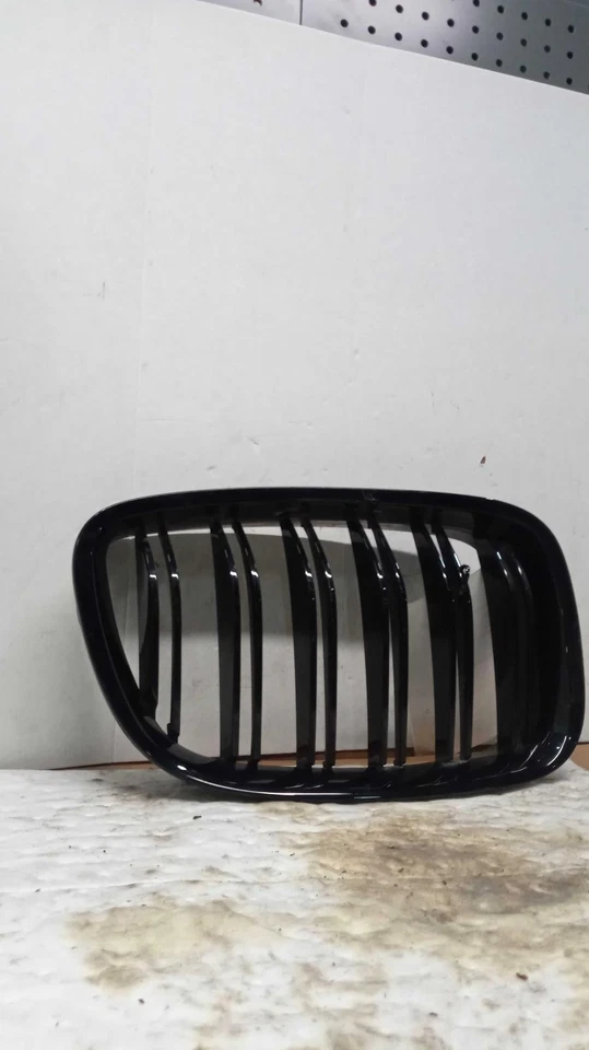 Used Right Upper Grille fits: 2016 Bmw 550I GT bumper mounted upper w/night visi Foto 2 de 4