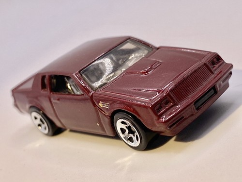 HOT WHEELSš„BUICK GRAND NATIONAL 2007 - Removable Hood -1/64- Mintš„ - Picture 11 of 13
