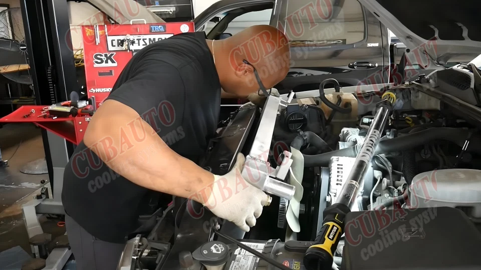 3 Rows Radiator Fit 2008-2013 Chevy Silverado GMC 2500/Suburban 1500/Tahoe 34" Foto 3 de 4