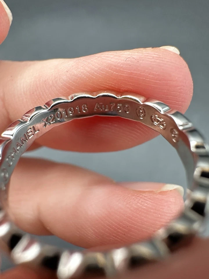 Anillo Chanel Coco Crush Talla 6.25 Blanco Oro 18K Motivo Acolchado Foto 4 de 4