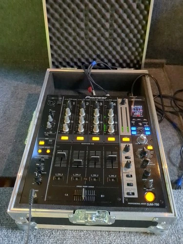 Pioneer DJM 750 DJ Mixer , Swan Flightcase