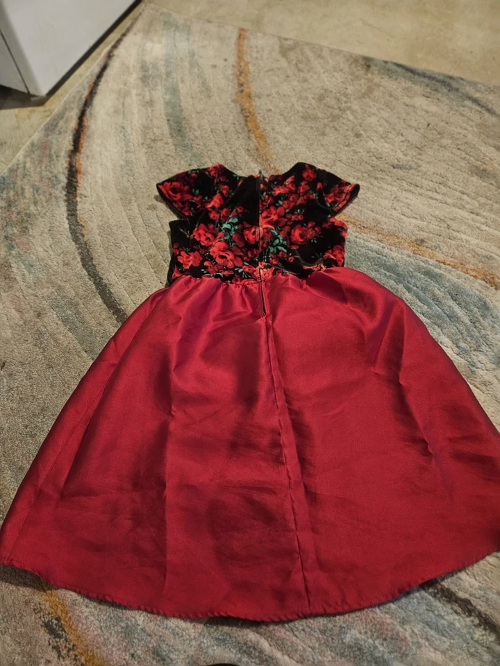 The Childrens Place 女孩连衣裙,尺寸 12 in Great condition 3026462 黑色/红色 — 第 2/2 张图片