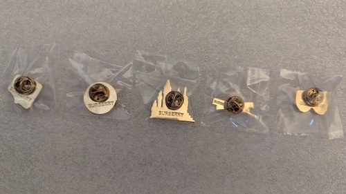 Burberry LONDON Metal Lapel Pin Brooch 5 x Set - Bus Londoner Cityscape Mask NEW - Picture 4 of 9