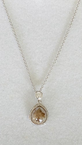 Ciondolo diamante verde fantasia naturale taglio rosa a forma di pera con catena 14K WG - Foto 9 di 12
