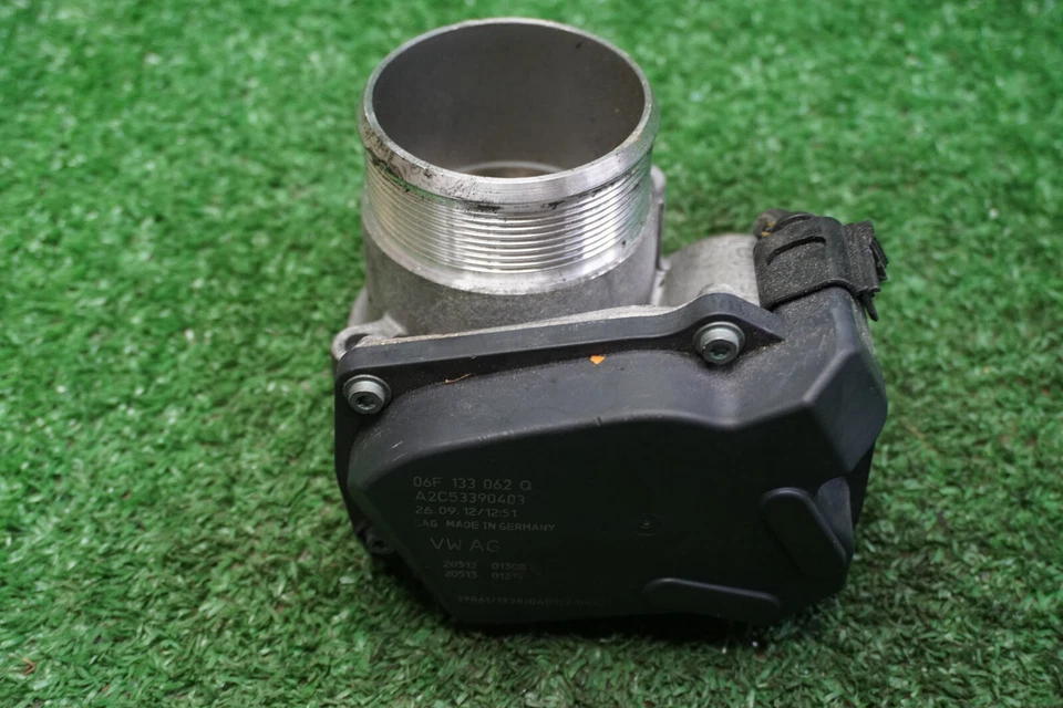 Volkswagen Golf 2.0 2013 carrocería del acelerador OEM 06F133062Q Foto 2 de 4