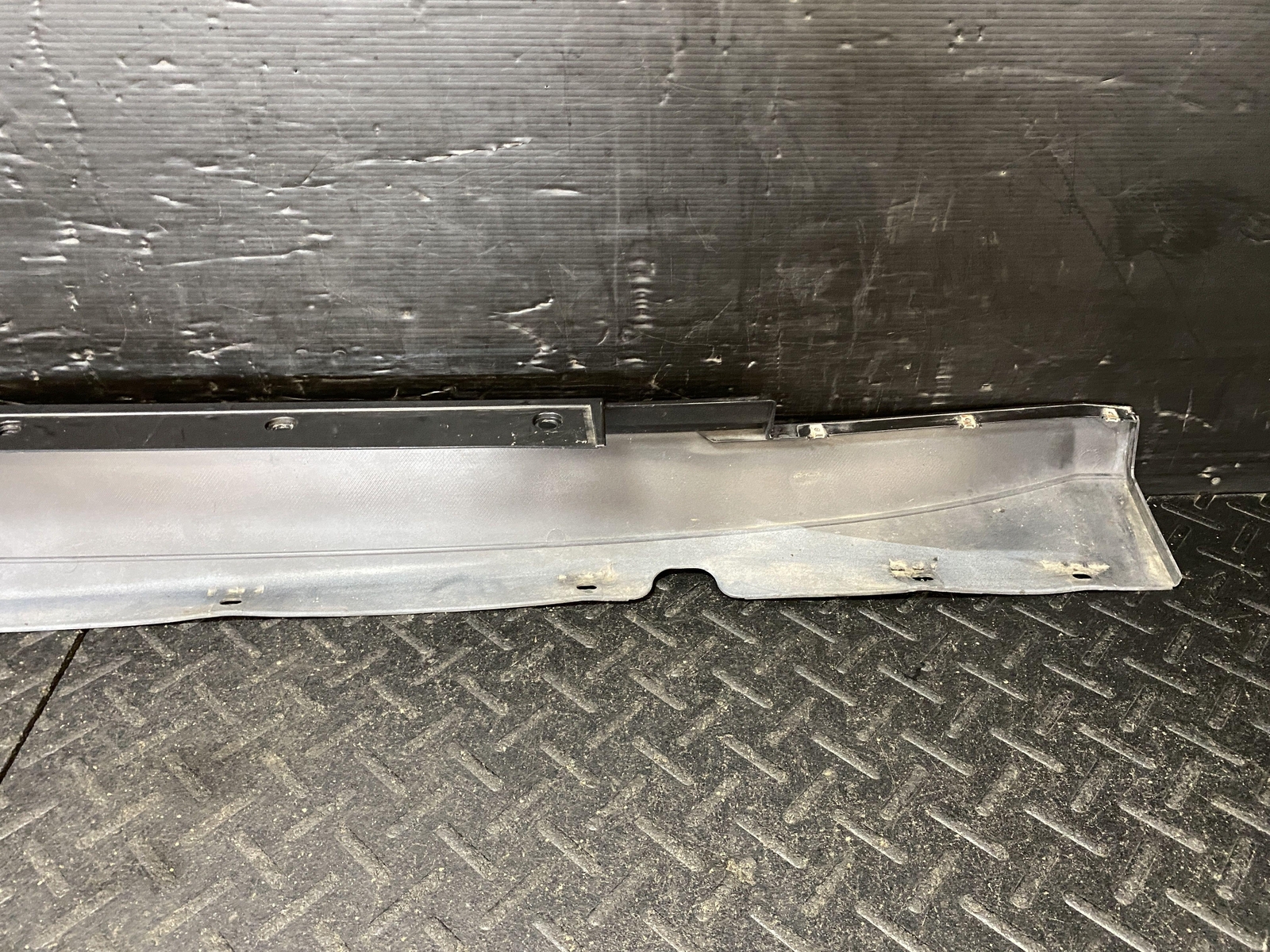 08-10 MASERATI GRANTURISMO DRIVER LEFT LH ROCKER TRIM MOULDING GRAY 672