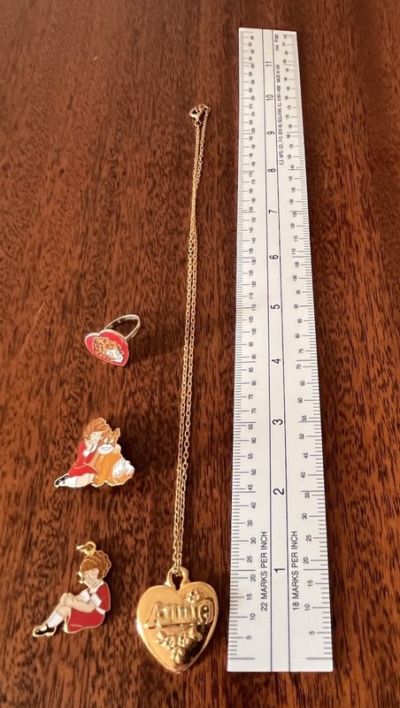 Vintage 1982 Little Orphan Annie Jewelry Toy Necklace Ring Pin Charm Applause