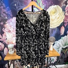 Nine West XXL Stretch Dress Black White Abstract Print Surplice Neck Long Sleeve