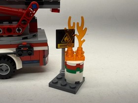 Lego City #60107 Fire Ladder Truck 2016 - 100% Complete with Instructions