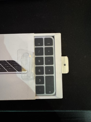 Apple Magic Keyboard Wireless with Touch ID Numeric Keypad (2nd Gen) Black Keys - Picture 3 of 3
