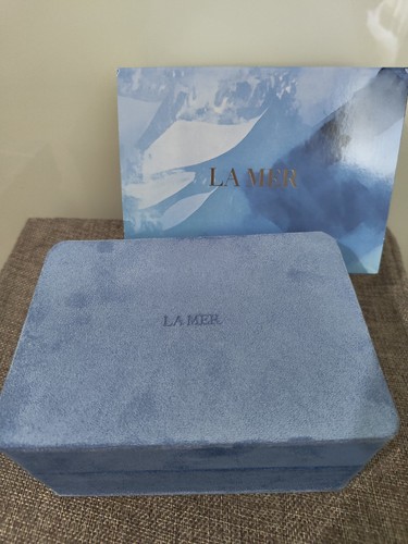 La Mer The Moisturising Soft Cream Duet Limited Edition (X'MAS 2024) - Picture 2 of 3