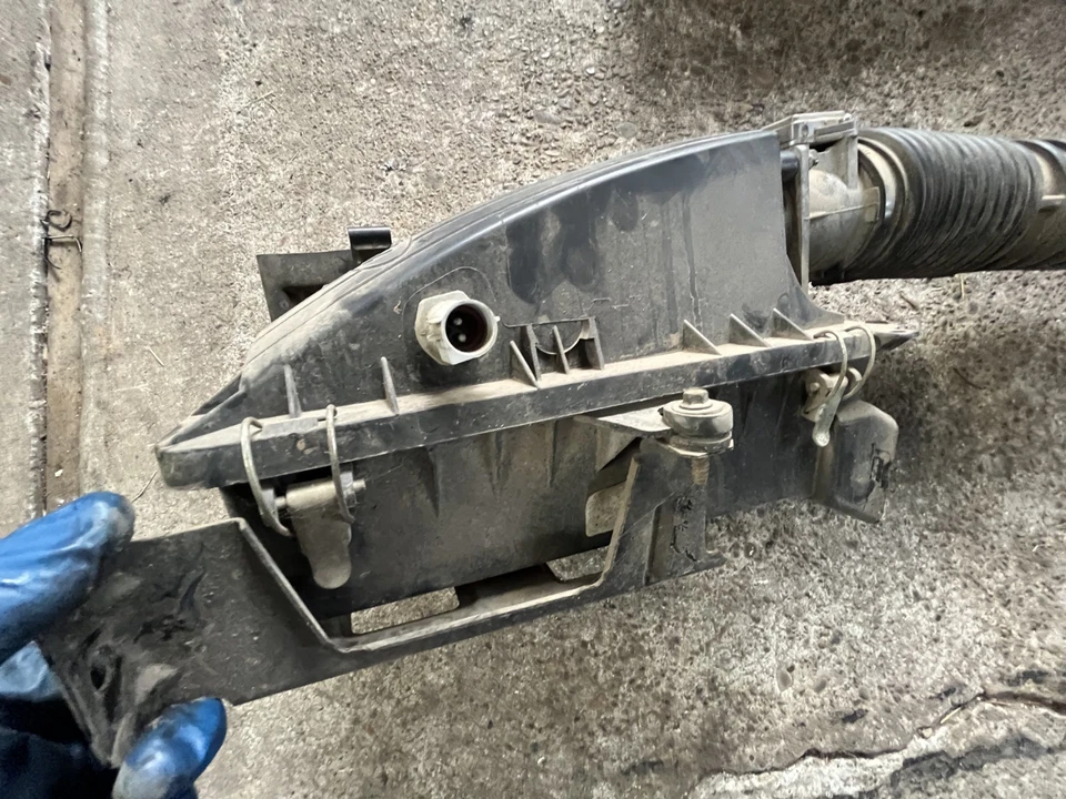 Conjunto de carcasa de filtro de aire 94-96 Ford F150 F-250 5.0 soporte de aire masa bañera de entrada Foto 3 de 4