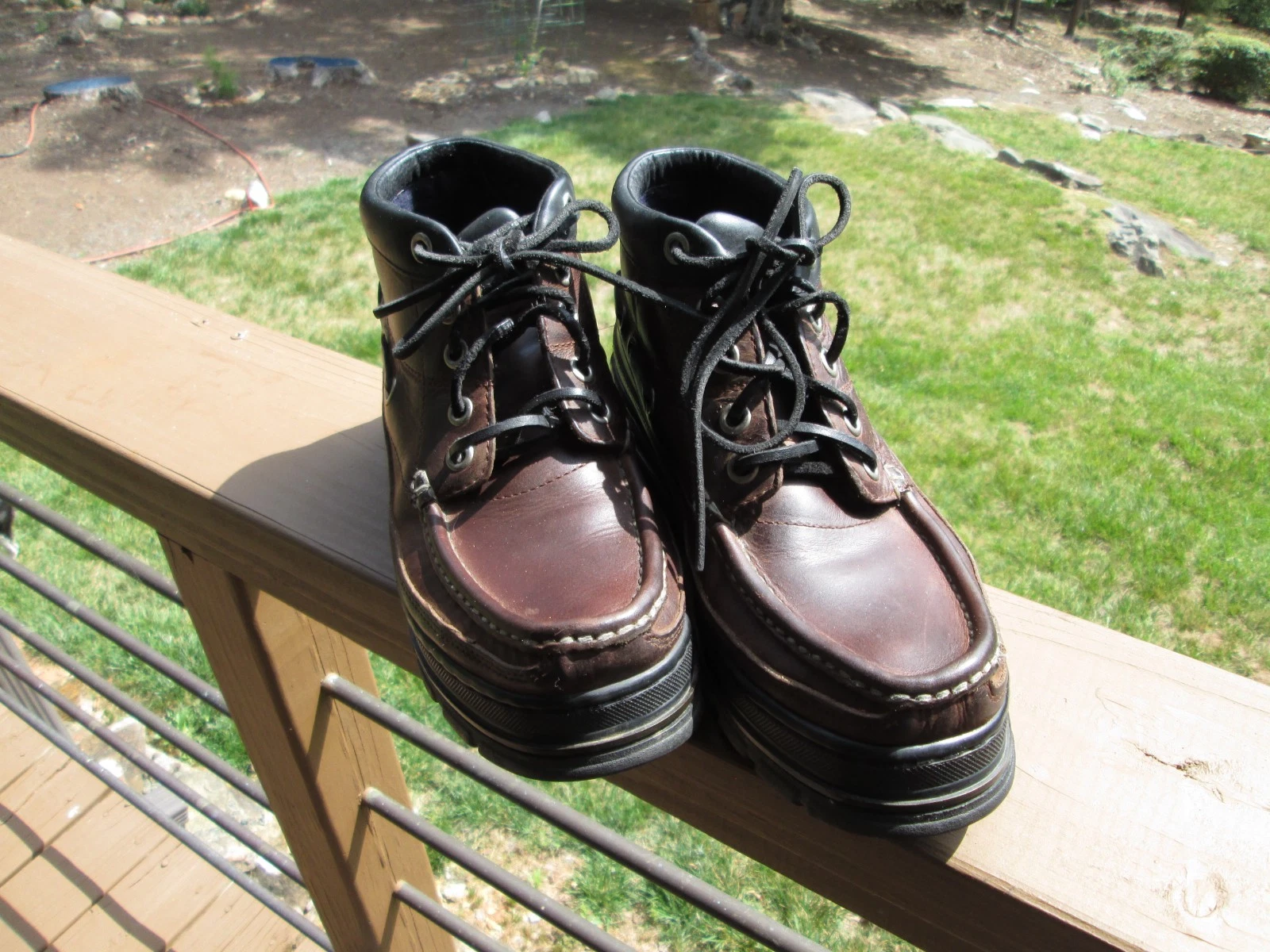 MENS SIZE 9.5 LEATHER HIKING BOOTS