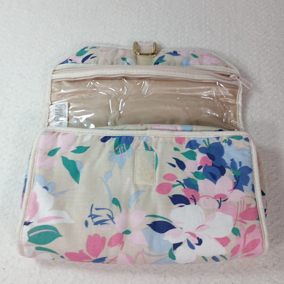 Bolsa de Maquillaje de Viaje Acolchada Floral Diane Von Furstenberg (DVF) Estuche de 3 Secciones Foto 3 de 4