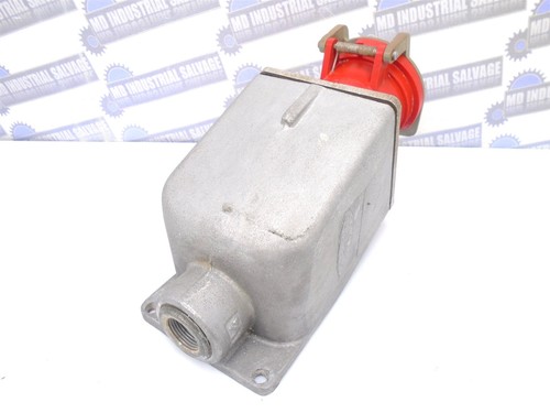 HUBBELL - 360R7 & BB601W - PIN & SLEEVE & ANGLE BACK BOX - 60A, 2P/3W 480V - Picture 6 of 15