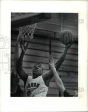 Press Photo Andre Wheeler goes up for a shot during practice - cvb48924