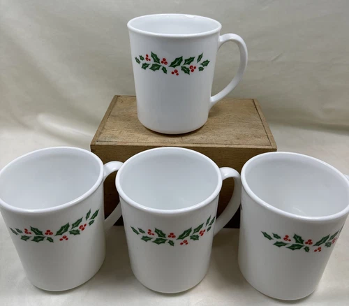 Vintage Corelle Corning Winter Holly Coffee Cup Set of 4 Red Berries Xmas Mugs