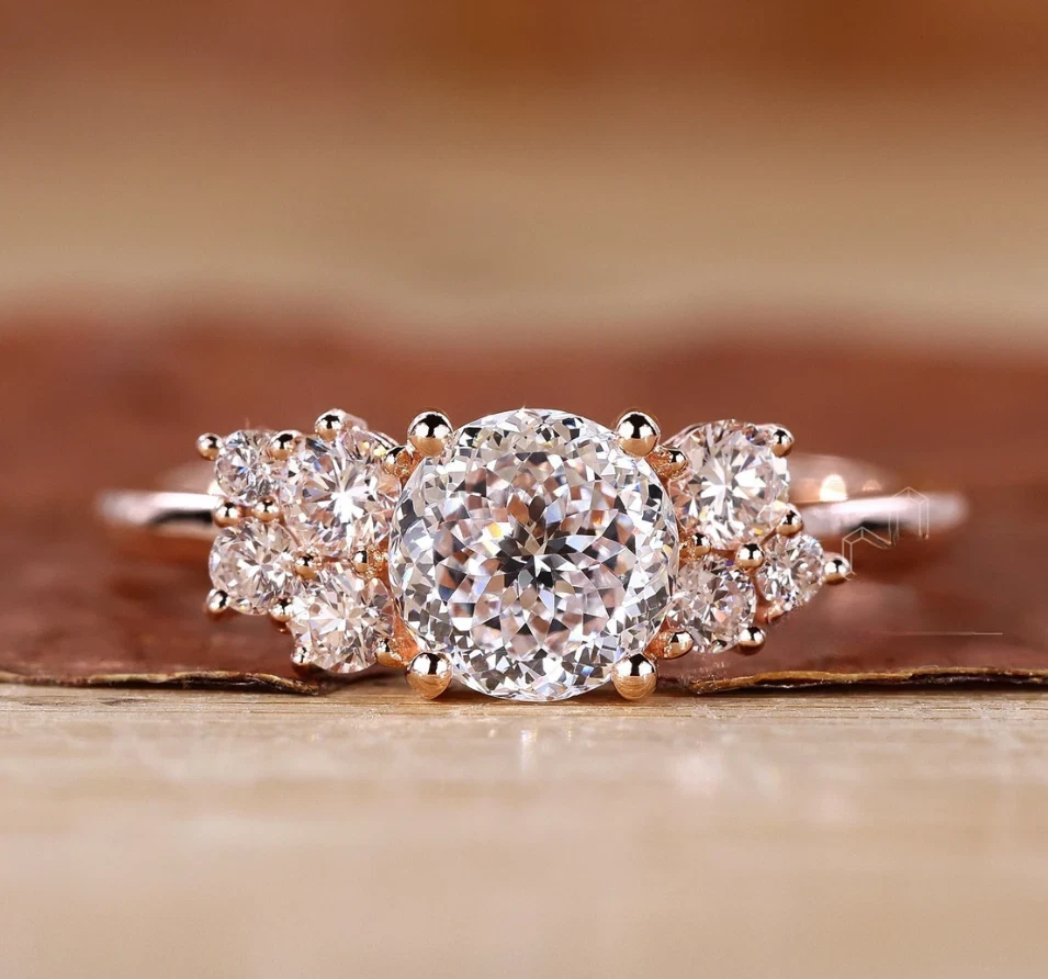 Anillo de diamantes certificado corte portugués 1,64 quilates IGI creado en laboratorio oro rosa de 14 quilates Foto 2 de 4