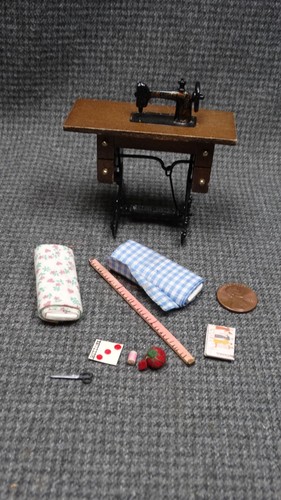 M - Puppenhaus Miniatur Nähzimmer & Treadle Nähmaschine