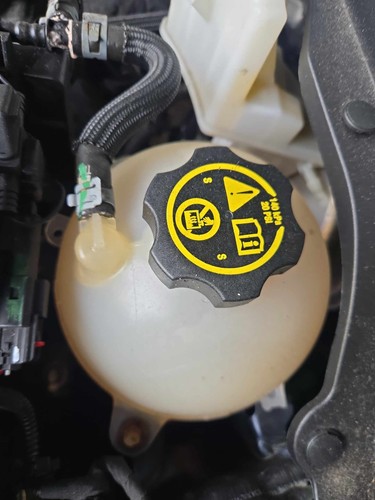 Used Engine Coolant Reservoir fits: 2020 Chevrolet Equinox VIN Z 4th digit New S