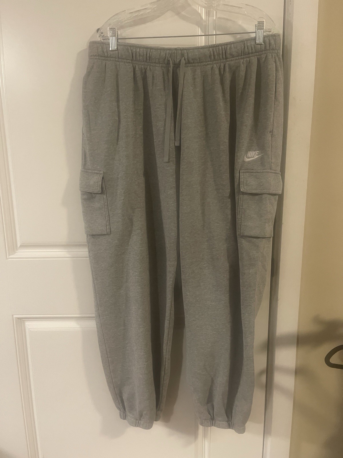 Nike Sportswear Club Men’s Fleece Cargo Joggers Sweatpants Gray Heather Size XL