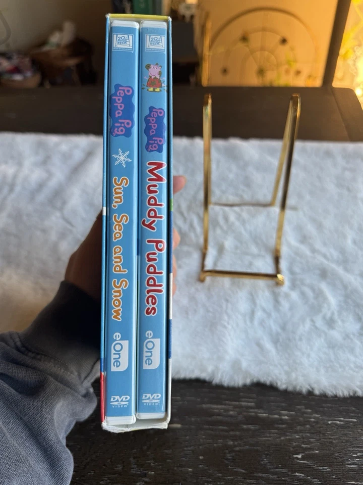 Peppa Pig Dvd Set Of Two, 22 Episodes. Muddy puddle Sun Sea and Snow Foto 2 de 4