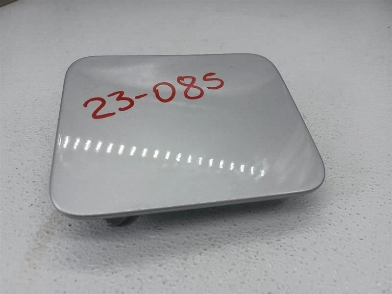 Nissan Versa 2017 puerta de llenado de combustible plateada OEM  Foto 2 de 4