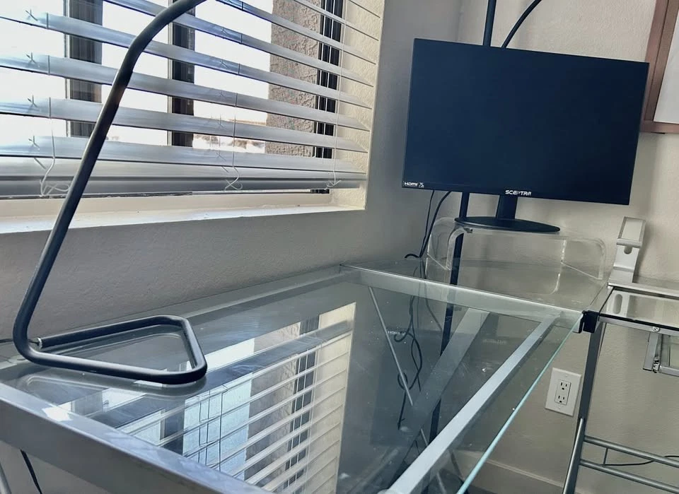 Linghtly б/у! Открыт для предложений! Techni Mobili стали/стекла L-образный стол 51 «L 20» W - Изображение 2 из 3