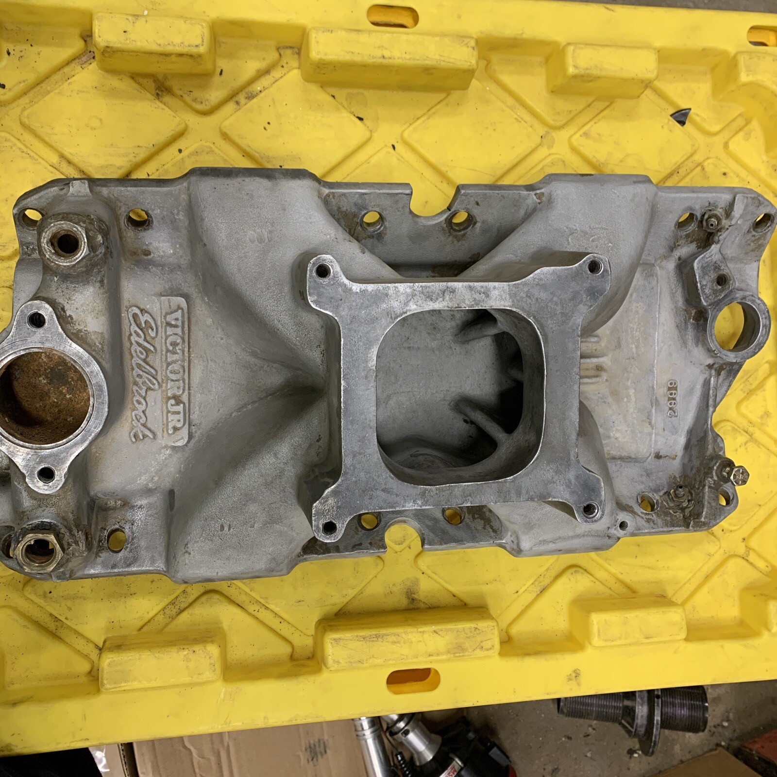 Aluminum Intake Air Gap Chevy SBC Edelbrock Victor Jr 2999 Hot Rod IMCA