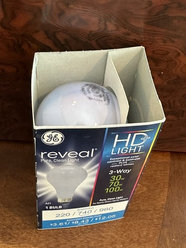 GE Reveal “Pure, Clean Light” - 3 Way Bulb - 30/70/100 W - Picture 2 of 2