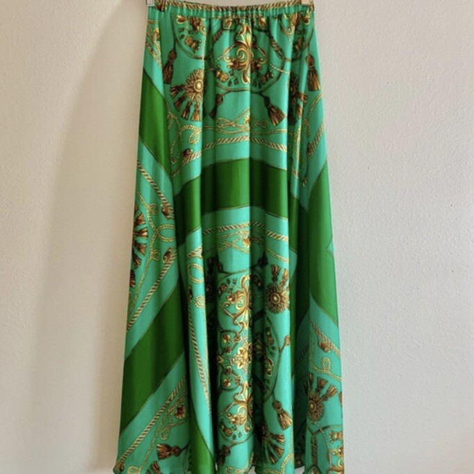 Gorgeous VON VONNI Maxi Skirt Long Green Skirt Printed Size Large