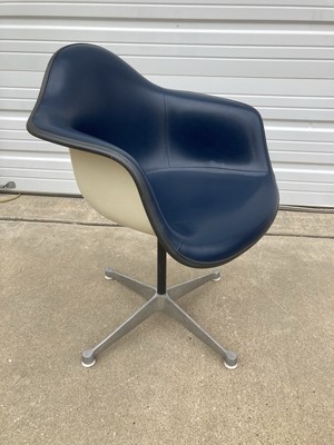Herman Miller Fiberglass Chair 1970 s Eames Mid Century Modern