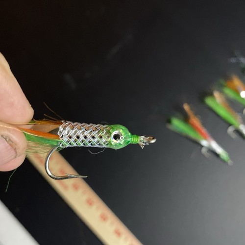 Saltwater/FreshWater Hand Tied Flies 2/0 Mustad Hook (5) multicolor Flash - Picture 2 of 9