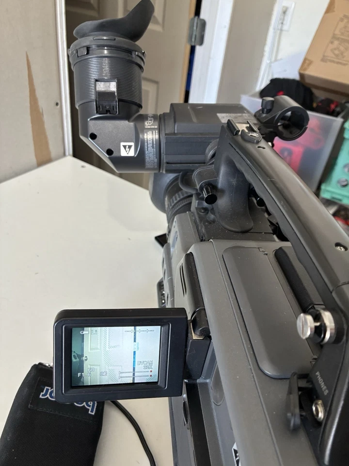 Sony DSR-250 DVCam Camcorder w/ DXF-801 Viewfinder 3CCD Lens With Bag - Image 3 of 4