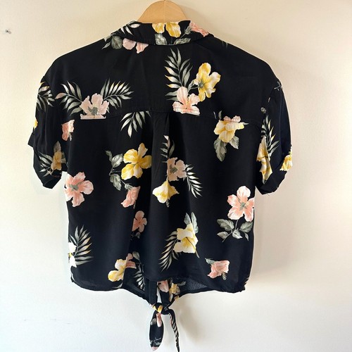 Hollister Hawaii Sommer Cropped Hemd mit Bindeband Gr. Medium schwarz/rosa/gelb - Bild 2 von 4