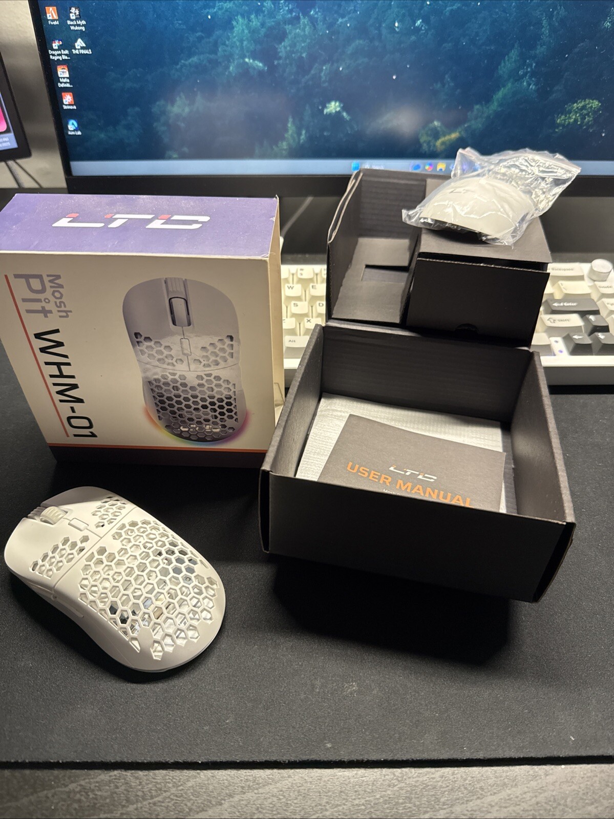 High-Performance Gaming Mouse for Enhanced Precision and Control-image