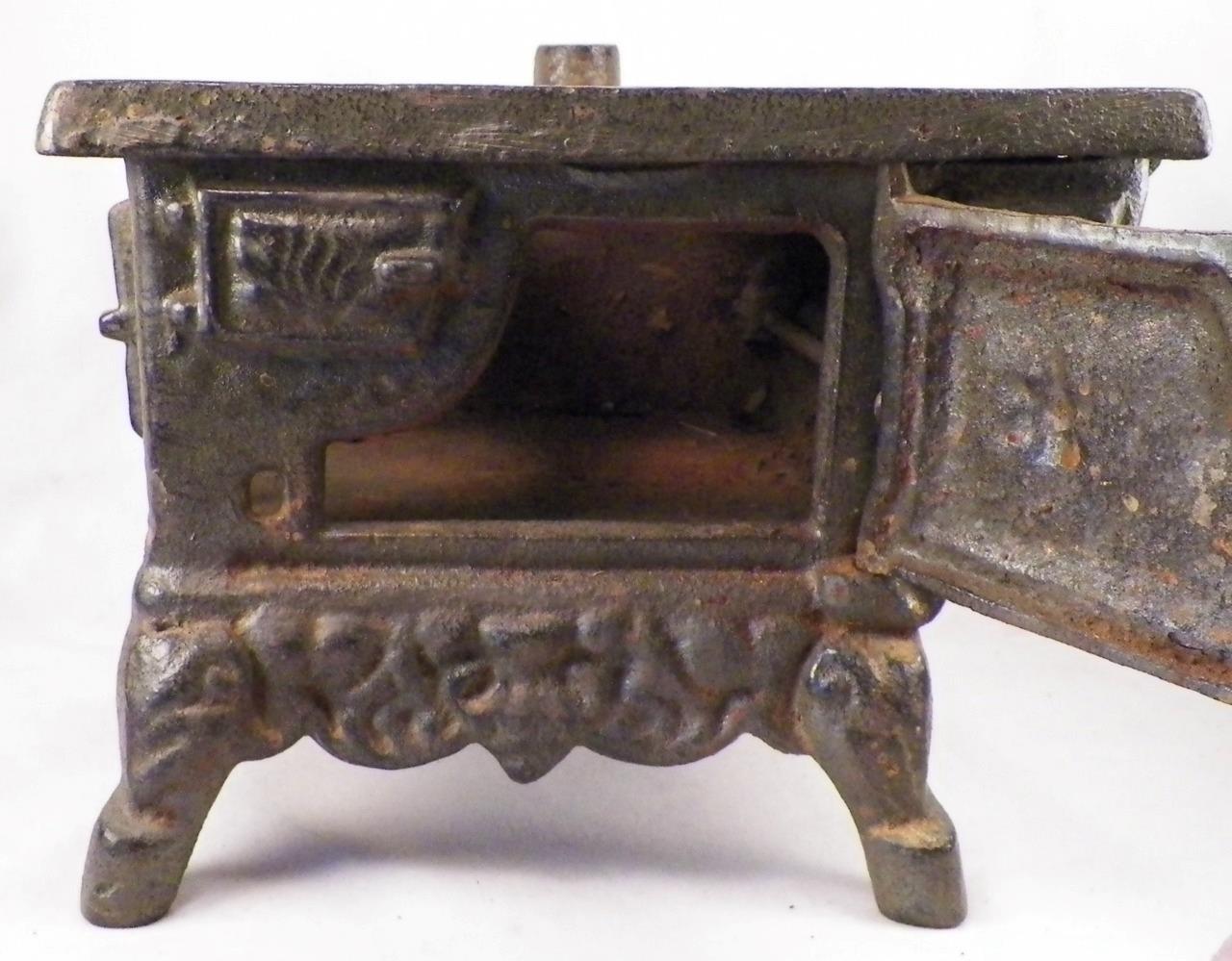 Crescent Cast Iron Stove Toy Salesman Sample Muffin Pan Teapot Bucket