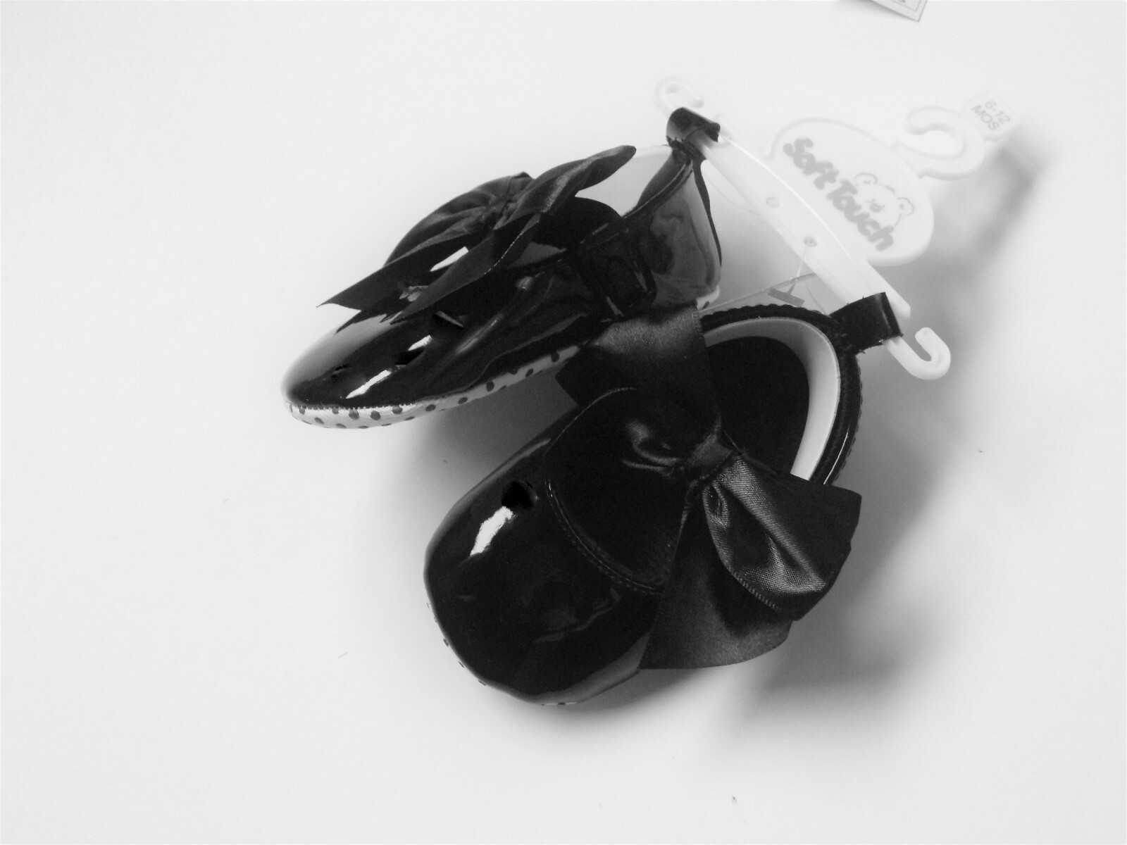 BABY GIRL PATENT TYPE PRAM SHOES WITH MATCHING BOW eBay