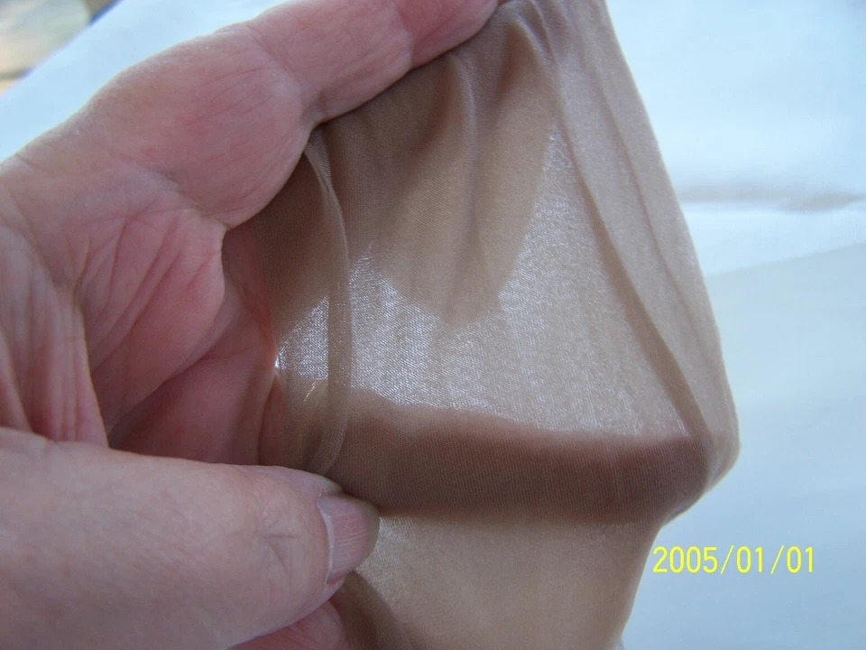 Ancienne paire de bas vintage en nylon. Marque Strumpft/Calza . Réf n°10 - Photo 3/3