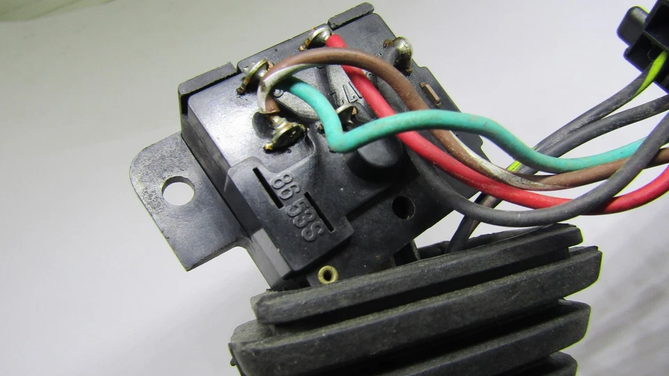 87HU-17K478-AA INTERRUPTOR LIMPIAPARABRISAS 1987 1989 FORD CF6000 CF7000 NUEVO NOS Foto 4 de 4