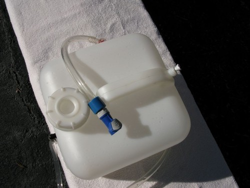 NT2212GF, BATTERY GRAVITY FEED WATERING TANK - 2.5 GALLON (BLUE CONNECTOR) - Picture 3 of 3