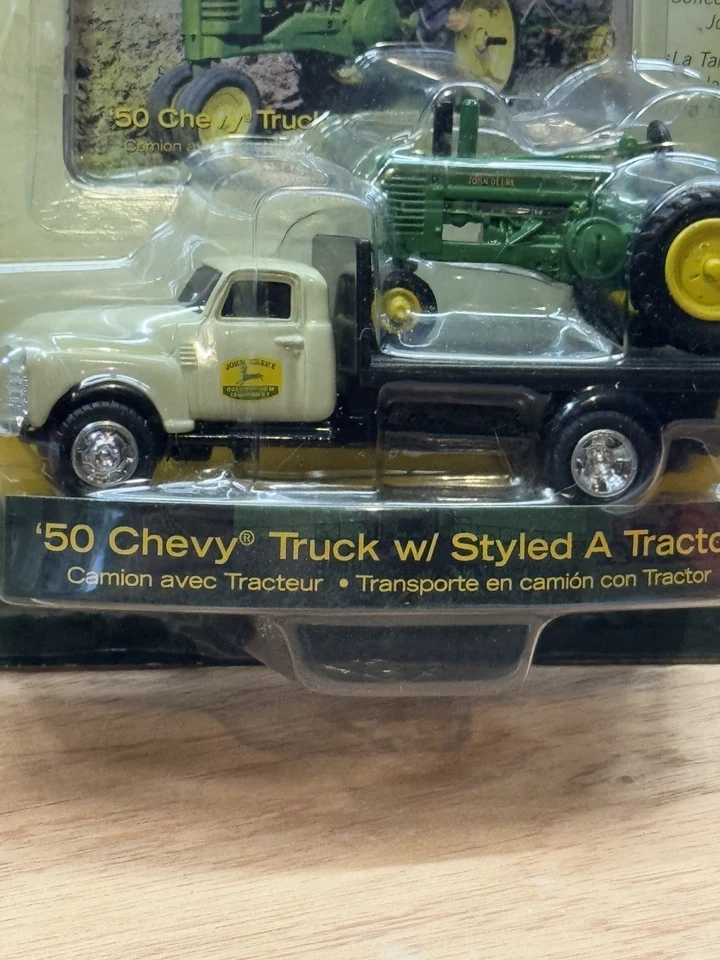 Camión Chevy John Deere 1950 1/64 con tarjeta sellada de tractor estilo A Foto 2 de 4