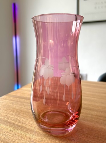 Vintage Bohemian Cranberry Flashed Glass Baluster Vase Engraved Iridescent 16cm - Picture 3 of 6