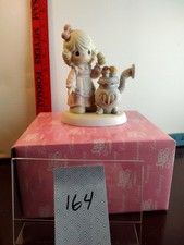 Precious Moments Figurine 191353 Warm hands, hearts, wishes Limited 2001