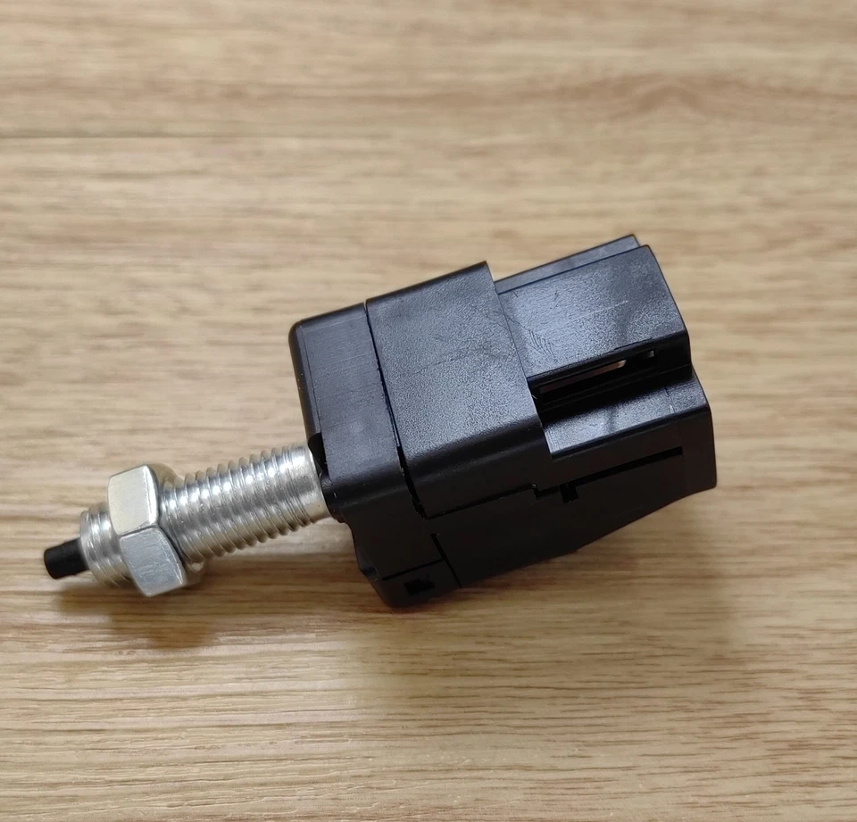 Interruptor de lámpara de freno OEM para Subaru Impreza WRX Outback Legacy 2008-2017 Foto 3 de 3