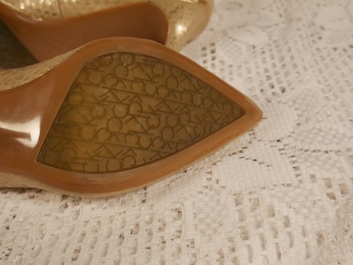 NEU OHNE ETIKETT CALVIN KLEIN SHARP GRÖSSE 9M GAYLE GOLD/ROSÉGOLD 3,5 ZOLL ABSATZSCHUHE - Bild 4 von 8