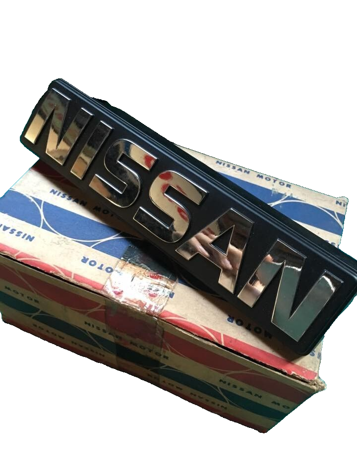 Datsun Nissan 720 Pick up Truck FRONT GRILLE EMBLEM BADGE Genuine