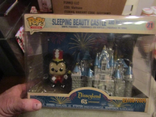 Funko Pop Town Sleeping Beauty Castle Mickey Mouse #21 Disneyland Exc Disney New