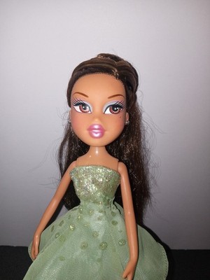 Vintage Bratz Ice Champion Yasmin Doll MGA 2001
